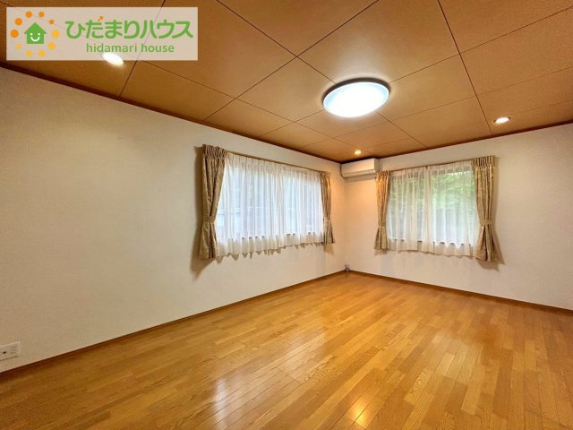 常陸太田市大中町　中古戸建の洋室|12帖の主寝室！十分な広さがあるので、大切なプライベート空間を素敵に演出できます♪