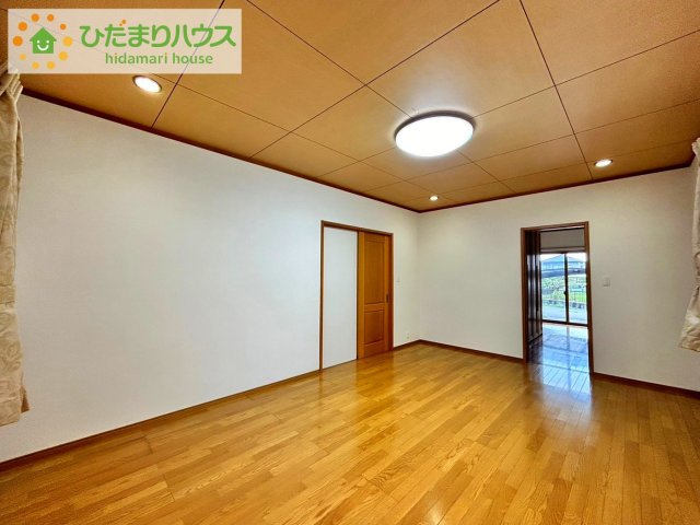 常陸太田市大中町　中古戸建の洋室|お掃除しやすく、清潔感を保てるのでダニも発生しにくいフローリング♪