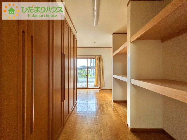 常陸太田市大中町　中古戸建の収納|7.5帖の大きな納戸！
こもりがちな空気も大きな窓で喚起できます