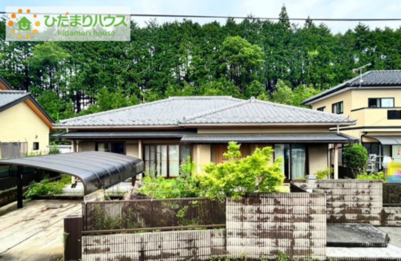 常陸太田市大中町　中古戸建の外観|人気の平屋！
是非一度、ご家族そろってご内覧ください♪