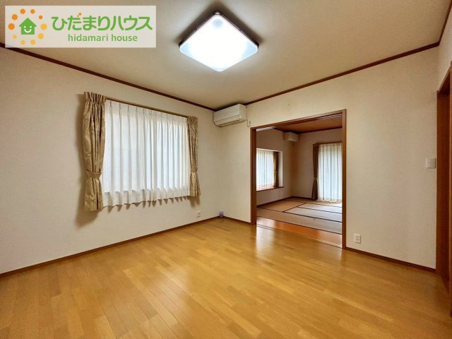 常陸太田市大中町　中古戸建の居間・リビング|続き間仕様でダイニングは8帖！
