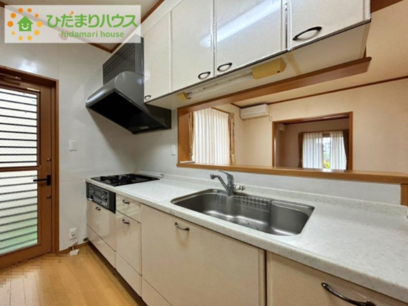 常陸太田市大中町　中古戸建のキッチン|料理をしながらでも、ご家族との会話を楽しめる対面式キッチン♪
