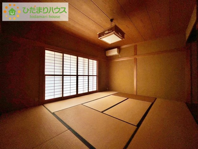 常陸太田市大中町　中古戸建の和室|広々10帖の和室！
落ち着く空間ですね！