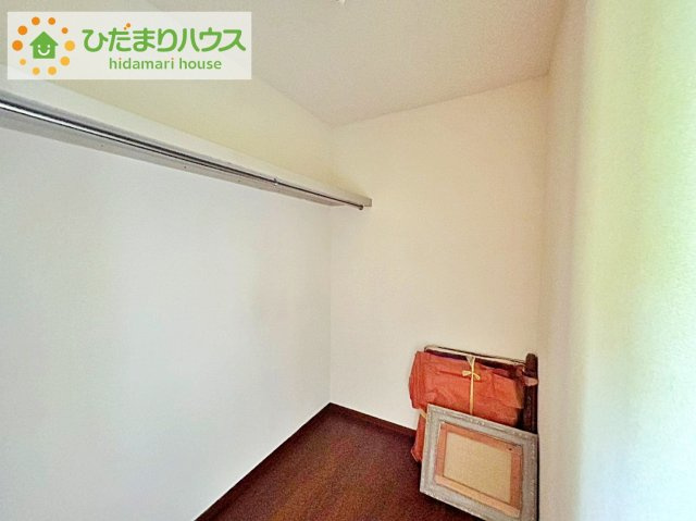 日立市西成沢町3丁目　中古戸建の収納|大容量のWICのある主寝室。夫婦の洋服もたくさん収納できます。