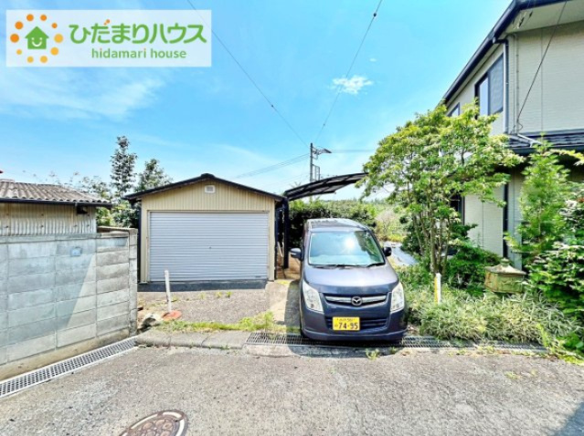 日立市西成沢町3丁目　中古戸建の駐車場|ガレージ付となります。大切なお車の保管にいかがでしょうか。