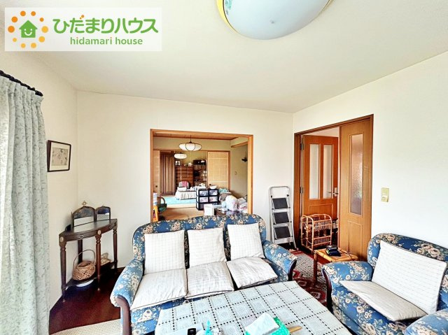 日立市西成沢町3丁目　中古戸建の居間・リビング|3部屋続く、解放あるリビングとなります(^^)/