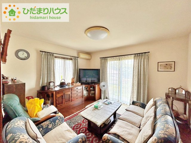日立市西成沢町3丁目　中古戸建の居間・リビング|リビングの窓からはあたたかな日差しが差し込みます(*'▽')
