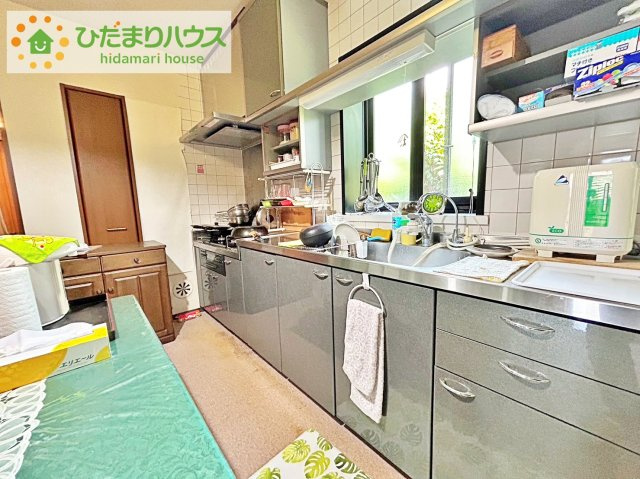 日立市西成沢町3丁目　中古戸建のキッチン|引き出しタイプの収納なので、必要なものがパッと見つかります！