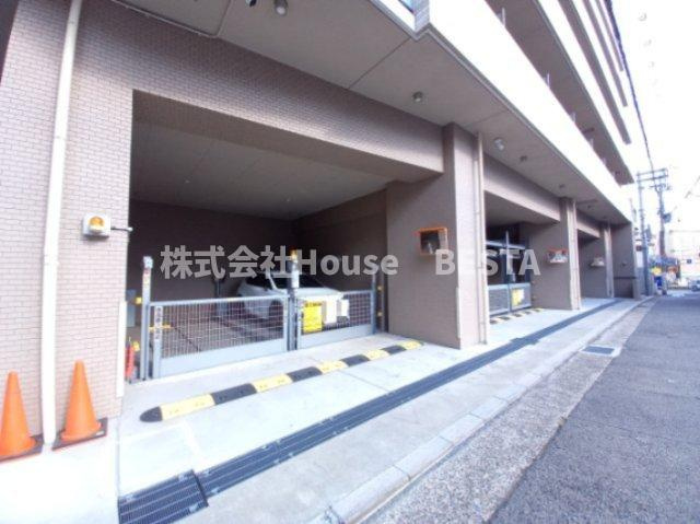 スプランディッド神戸北野の駐車場