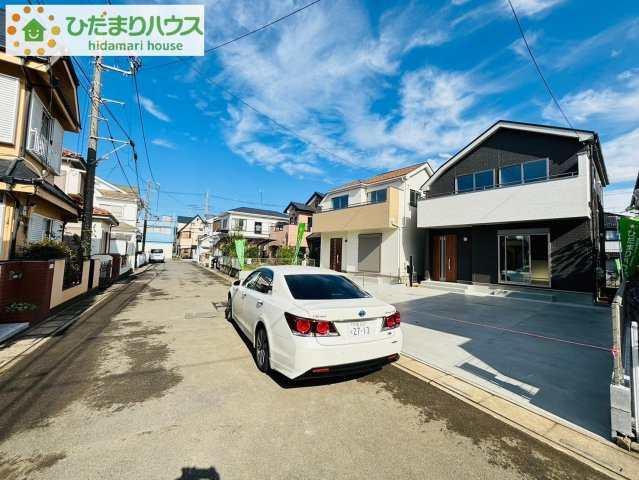 上尾市小泉　第15　新築一戸建て　ハートフルタウン　02の前面道路含む現地写真|日当たり良好！
車の出し入れも楽にできます