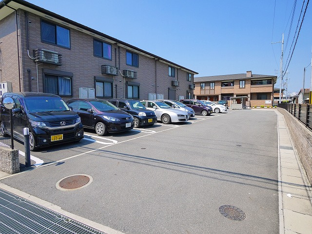 プラシード　セレノ　Ａの駐車場|駐車場があるので、車を買う予定の方も安心です