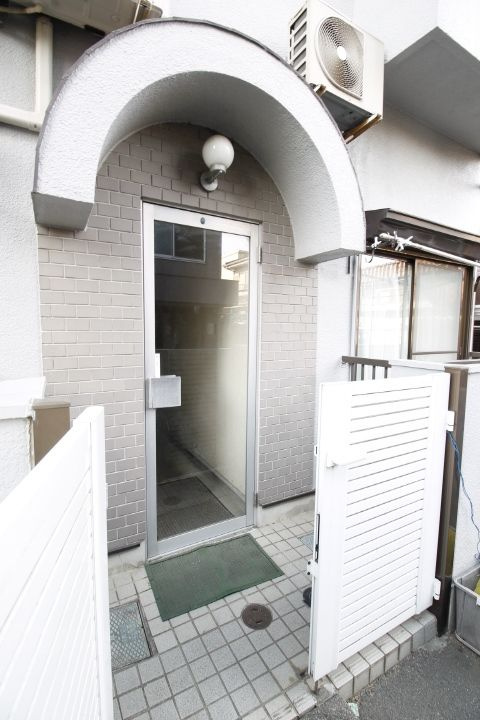 小林ハイツ のエントランス