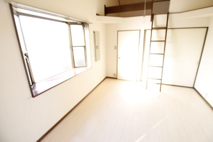 小林ハイツ の居間・リビング