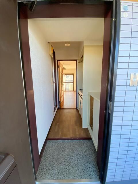 サニーライフ四谷の玄関