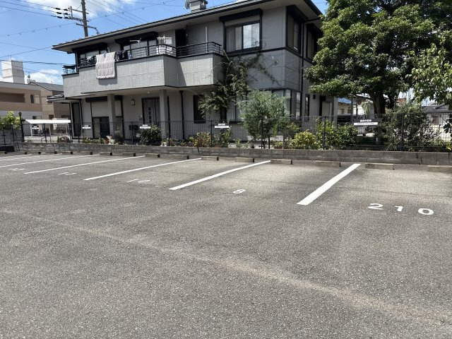 エスポワール２棟の駐車場