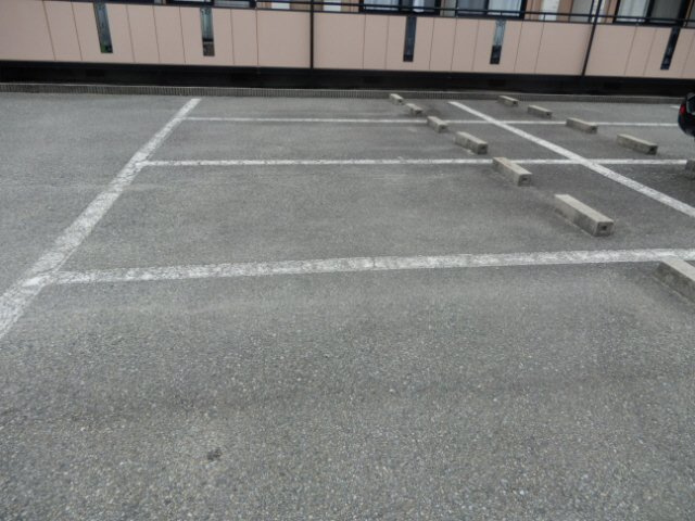 ベルセゾンミキの駐車場