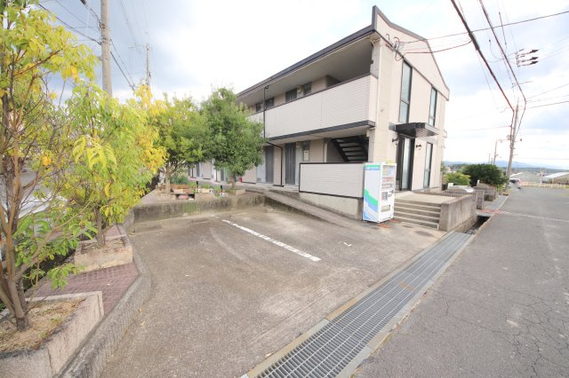 ディアーレコトブキA棟の駐車場