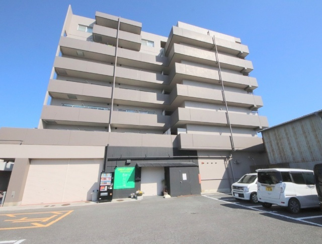 サンプラザ南京終の外観