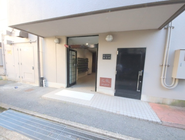 サンプラザ南京終のエントランス