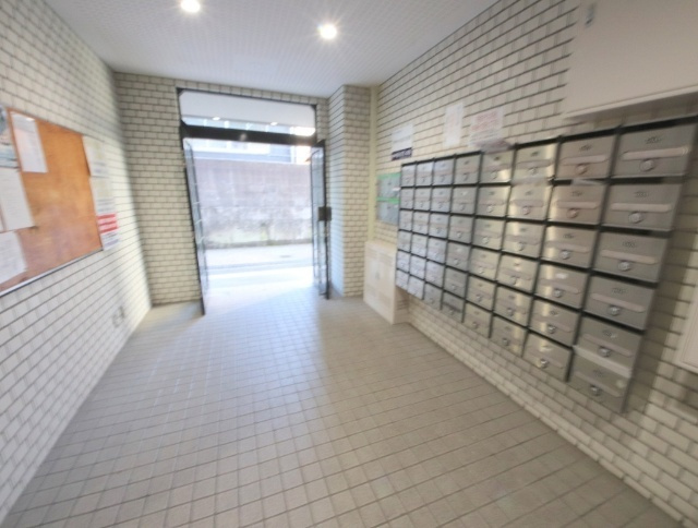 サンプラザ南京終のエントランス