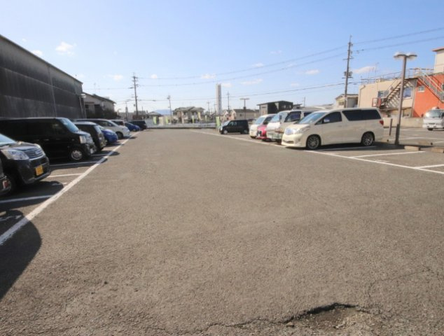 サンプラザ南京終の駐車場