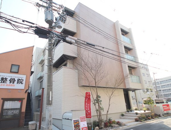 ライムストーン新大宮のエントランス