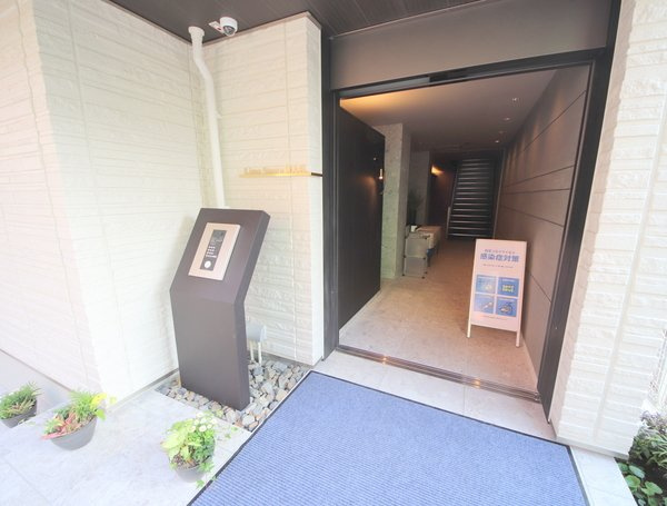 ライムストーン新大宮のエントランス