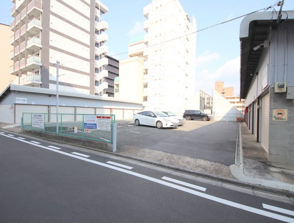 ライムストーン新大宮の駐車場