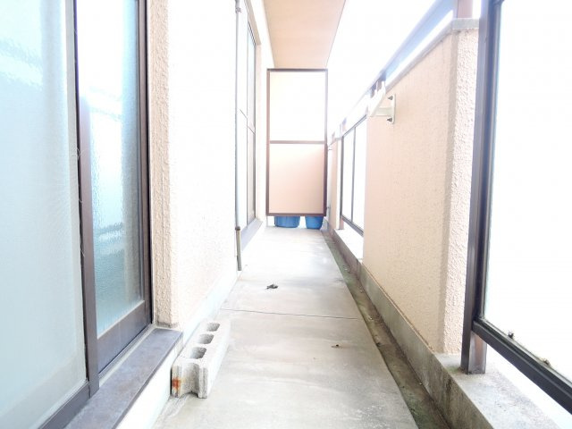 735柳ビルのバルコニー