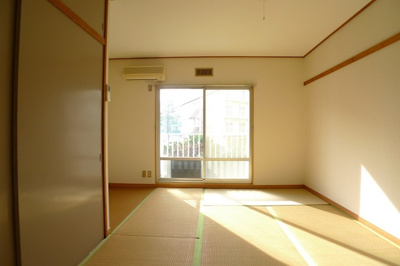 【居間・リビング】 | パナハイツ石井Ｂ | ゆったりとくつろげる和室です