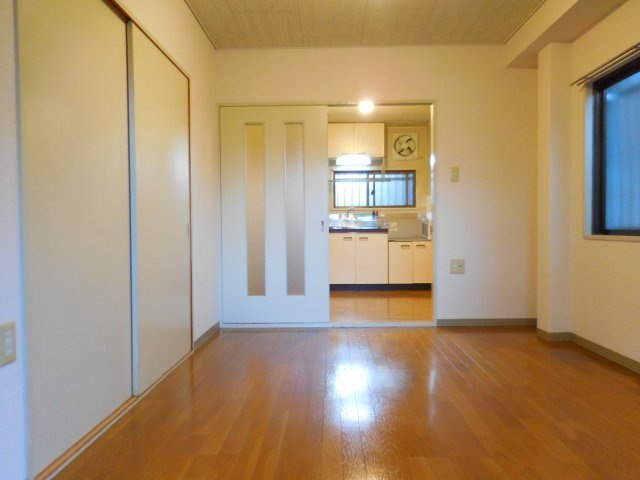 コーラルハイツの居間・リビング