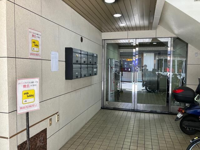芋仙恩田ビルのエントランス