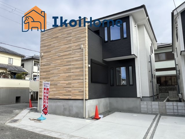 神戸市西区糀台１期　新築戸建　1号棟の外観|2棟並びで販売中！超広いバルコニーが特徴的！2台駐車可能！小中学校徒歩8分圏内！角地！