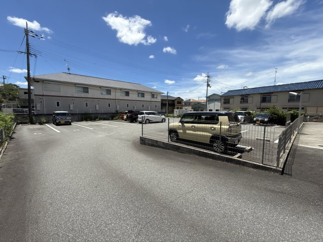 サニーDハウス芝町イーストE棟の駐車場