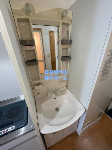 オズレジデンス天下茶屋の独立洗面台|独立洗面台あり、毎朝おしゃれに忙しい女性の方におすすめです