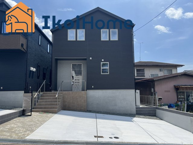 神戸市西区美穂が丘　新築戸建　2号地の外観|簡単な工事で3台駐車も可能です！駅まで徒歩9分！太陽光発電も搭載しています！