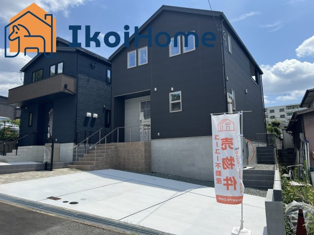 神戸市西区美穂が丘　新築戸建　2号地の駐車場|●年中無休：当日予約可●　酸素と化学反応起こし電気を作る「エネファーム」搭載！