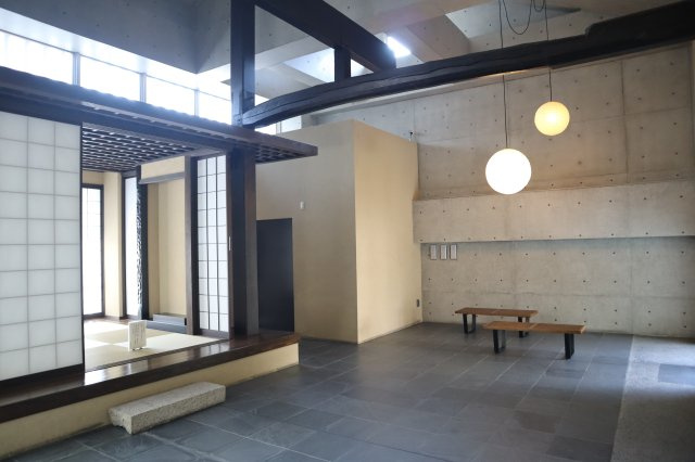 奈良市東城戸町の中古マンションのその他共用部分|エントランス（東側入り口）