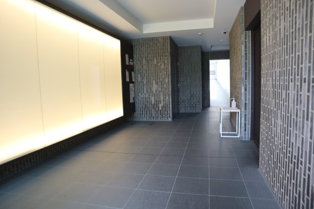 奈良市東城戸町の中古マンションのその他共用部分|エントランス（南側入り口）