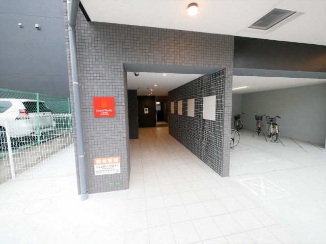 グランパシフィック今里駅前のエントランス