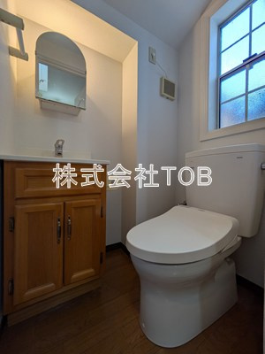 【トイレ】 | 松庵一丁目戸建-定期借家契約5年- | 2階トイレ
