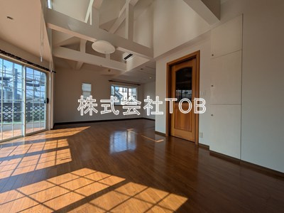 【居間・リビング】 | 松庵一丁目戸建-定期借家契約5年- | 23.8帖