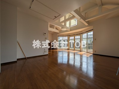 【居間・リビング】 | 松庵一丁目戸建-定期借家契約5年- | 23.8帖