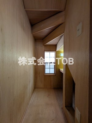 【内装】 | 松庵一丁目戸建-定期借家契約5年- | 階段下収納