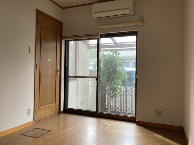 鷹峯南鷹峯町の洋室