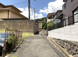 【前面道路含む現地写真】