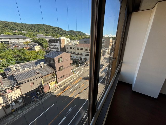 京都市東山区知恩院前　テナントビル(１棟貸）のバルコニー