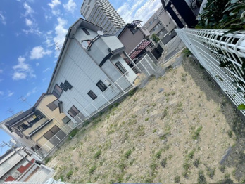 【前面道路含む現地写真】 南海高野線「北野田駅」徒歩4分!急行停車駅で、難波駅まで直通約20分と快適なアクセスが可能。また、駅前にはバスターミナルからは鳳駅、堺駅方面などに向かうバスもあり、南北どちらにも動きやすい立地が魅力!