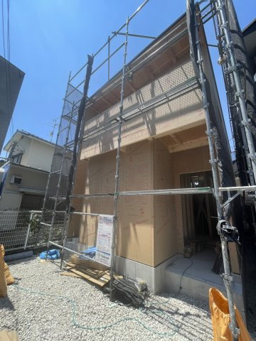 ハピレハウス北野田の前面道路含む現地写真|駅近でありながら周辺は住宅街となっており、大きな道路から少し中に入るため、静かな環境です。