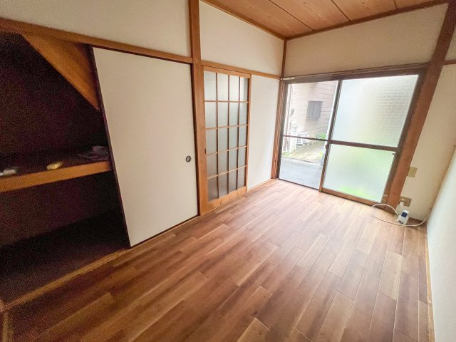 テラスハウスの居間・リビング